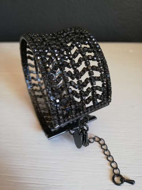 Black Diamante Bracelet by Lovisa