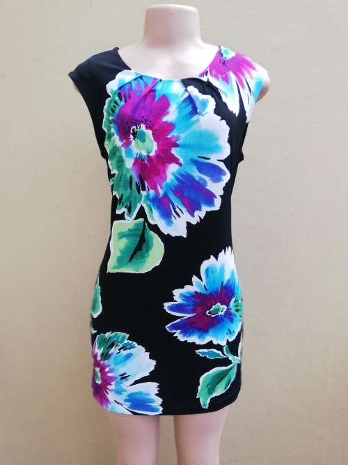 DRESS Black and Floral Print (L)