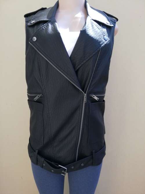 LADIES SLEEVELESS PU BIKER JACKET - ONLY (UK10)
