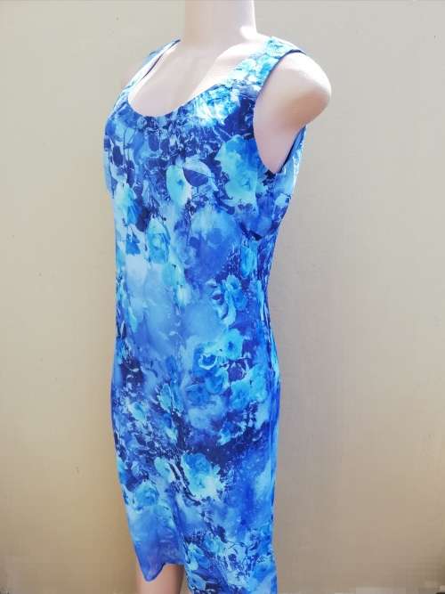 BLUE FLORAL PRINT CHIFFON DRESS (6) FULLY LINED