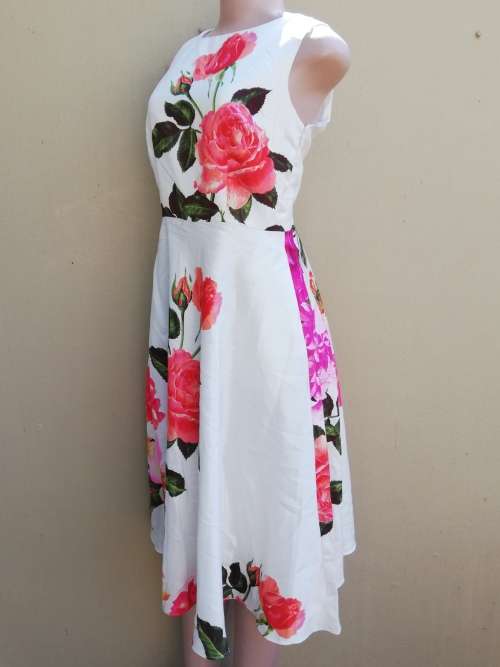 CREAM & FLORAL DRESS WITH POCKETS - CHETTA B (8)