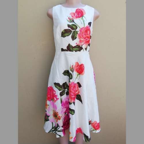 CREAM & FLORAL DRESS WITH POCKETS - CHETTA B (8)