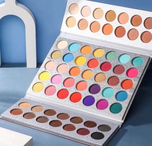Beauty Glazed Gorgeous Me Eyeshadow Palette + Eyeshadow Brush Set