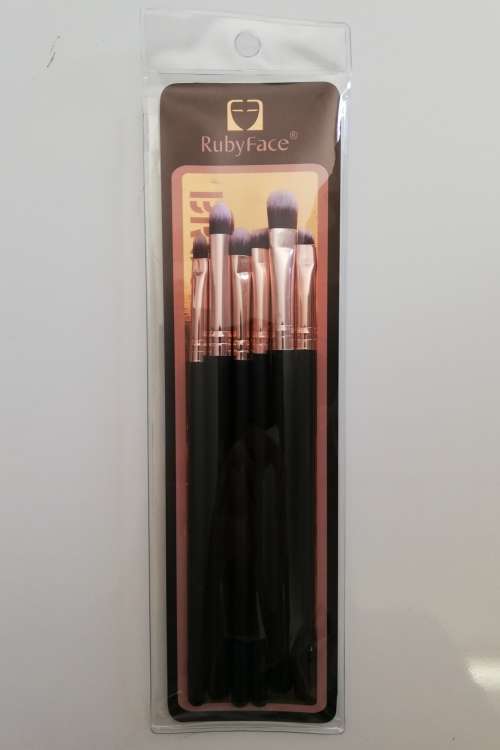 Beauty Glazed Gorgeous Me Eyeshadow Palette + Eyeshadow Brush Set