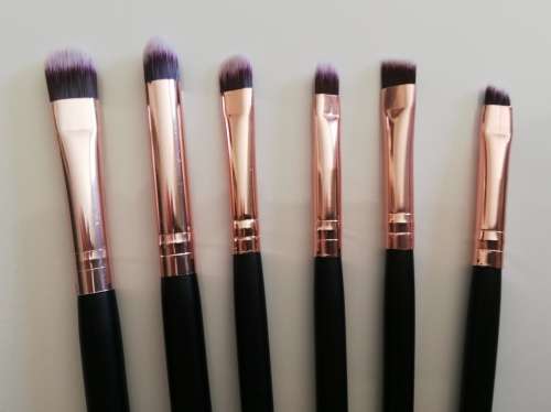 Beauty Glazed Gorgeous Me Eyeshadow Palette + Eyeshadow Brush Set