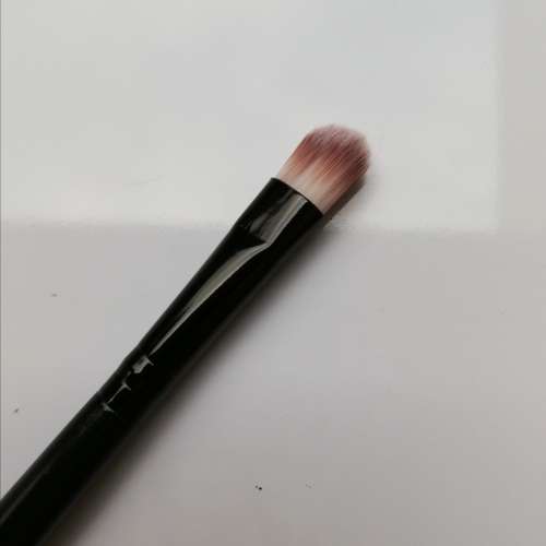 1 x EYESHADOW BRUSH - BLACK