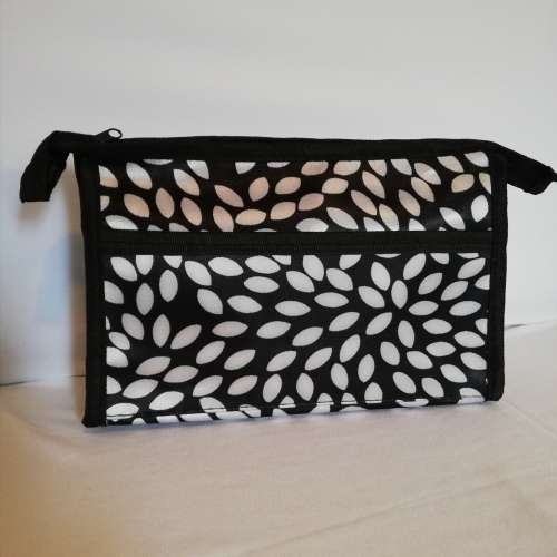 COSMETICS BAG / PURSE 21cm x 13.5cm - BLACK & WHITE