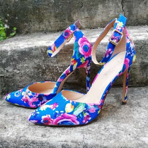 MISS BLACK FLORAL HEELS (8) - VERY RARE - NEW IN BOX