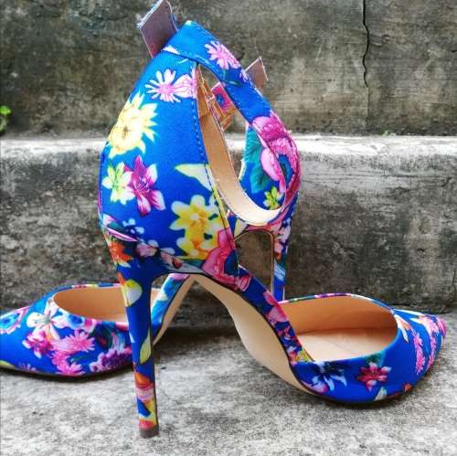 MISS BLACK FLORAL HEELS (8) - VERY RARE - NEW IN BOX