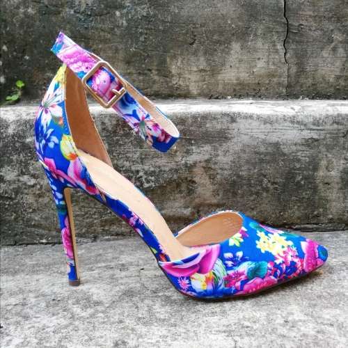 MISS BLACK FLORAL HEELS (8) - VERY RARE - NEW IN BOX