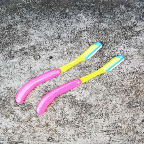 DERMAPLANING TOOL - 2 X FOLDING BLADES (PINK)