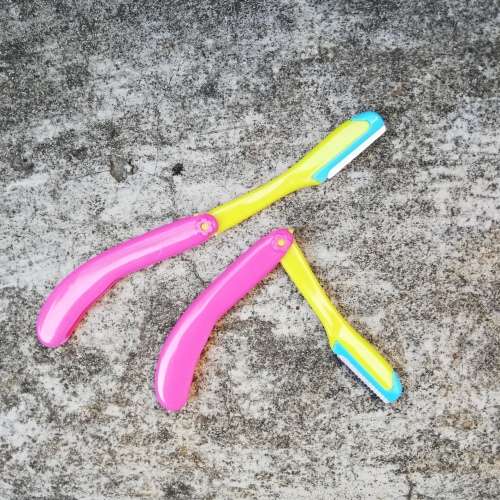 DERMAPLANING TOOL - 2 X FOLDING BLADES (PINK)