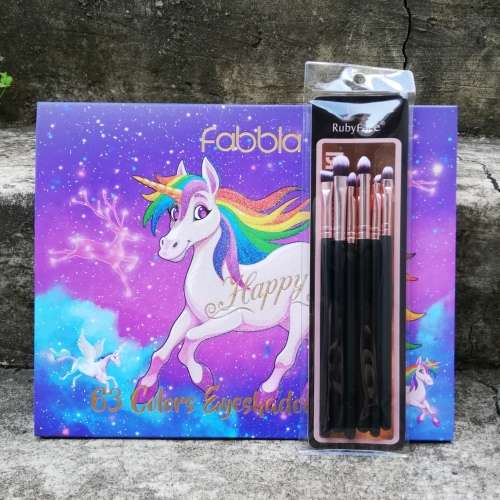 FABBLA HAPPY UNICORN EYESHADOW PALETTE AND BRUSH SET