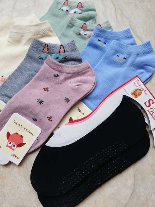LADIES ASSORTED SOCKS - 10 PAIRS