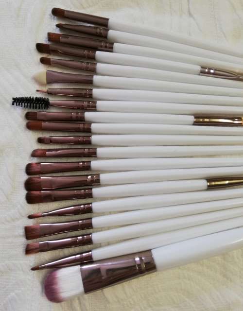 MAKEUP BRUSH SET WHITE (20 PIECE)