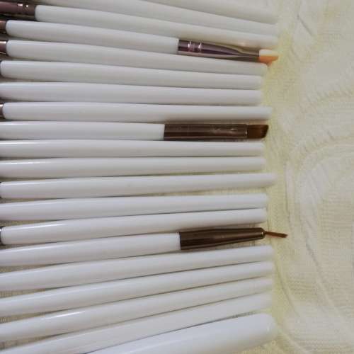MAKEUP BRUSH SET WHITE (20 PIECE)