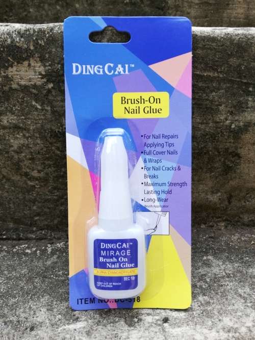 BRUSH ON NAIL GLUE
