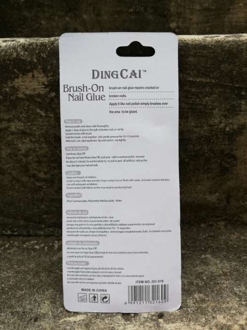 BRUSH ON NAIL GLUE