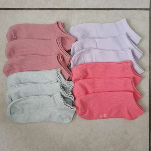 LADIES ANKLE SOCKS - 12 PAIRS MIXED PLAIN