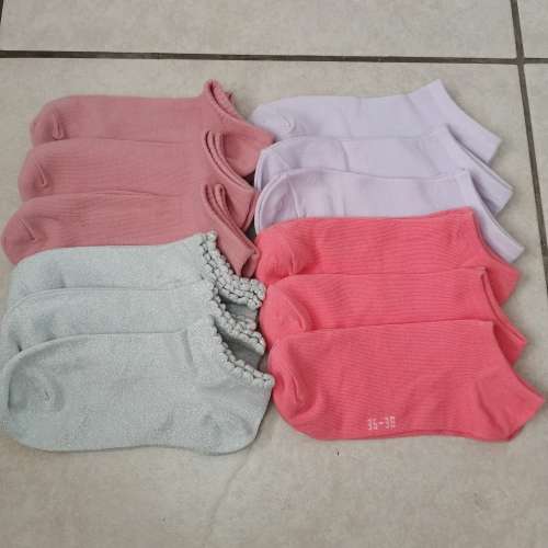 LADIES ANKLE SOCKS - 12 PAIRS MIXED PLAIN
