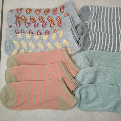 LADIES ANKLE SOCKS - 12 PAIRS MIXED