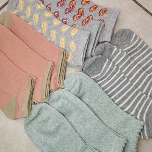 LADIES ANKLE SOCKS - 12 PAIRS MIXED