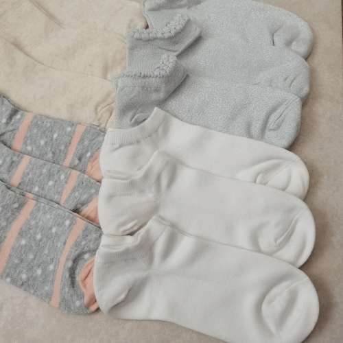 12 PAIRS OF LADIES ANKLE SOCKS  *NEW*