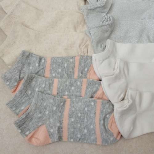 12 PAIRS OF LADIES ANKLE SOCKS  *NEW*