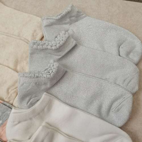 12 PAIRS OF LADIES ANKLE SOCKS  *NEW*