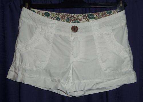 White Shorts by RT DENIM (Mr Price) - Size 30 ** Brand new **
