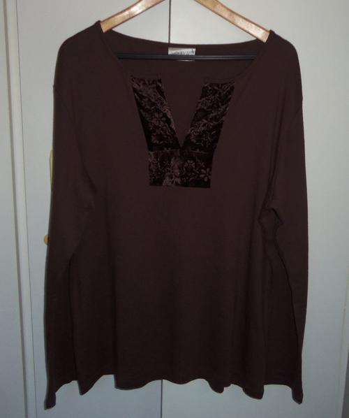 Long Sleeved Brown Top with Beautiful Front Embroidery - Size XX LARGE *** BRAND NEW ***