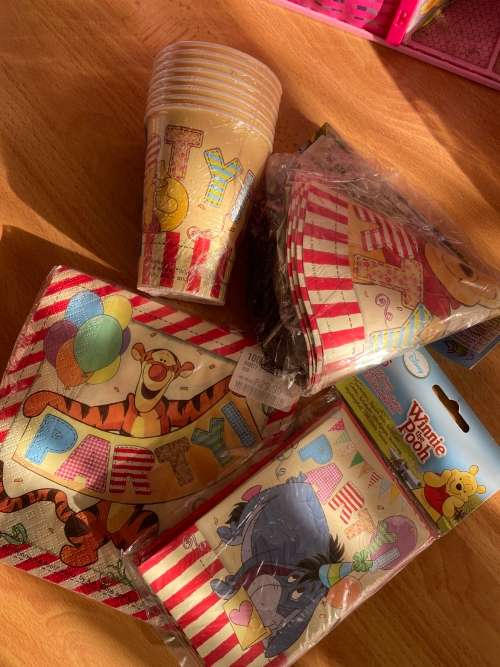 Winnie the Pooh birthday party decor