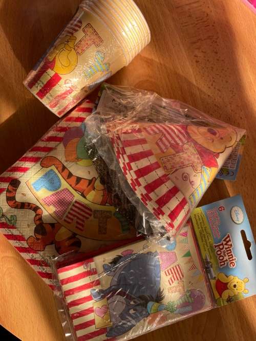 Winnie the Pooh birthday party decor