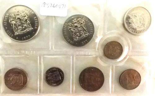 Beautiful 1977 proof set **R1 start**