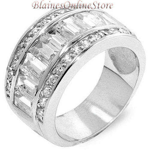 EXQUISITE 2.58CTW EMERALD CUT ENGAGEMENT RING!