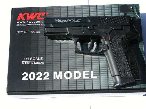 KWC SIG SAUER SP2022 CO2 BB GUN. FREE GIFTS 5X CO2 CYLINDERS + 1500 STEEL BB'S.