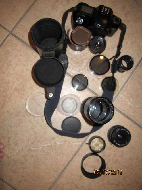 MIXTURE OF PHOTO EQUIPMENT INCLUDING PENTACON F3.5-200MM PENTAX SCREW MOUNT ZEISS JENNA 29MM F2.8 et
