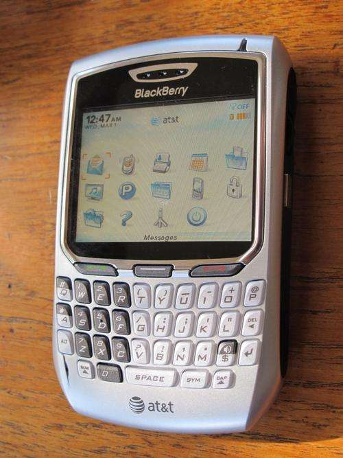 BLACKBERRY 8700C EXCELLENT Condition ,BBM, BIS with battery & Charger 100% working order