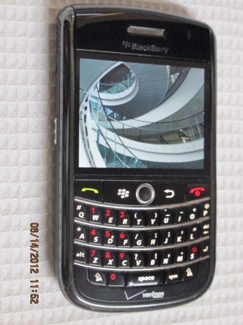 EXCELLENT CONDITION!!Genuine Blackberry TOUR 9630 !!*100% Working*IN STOCK*Charger & Battery