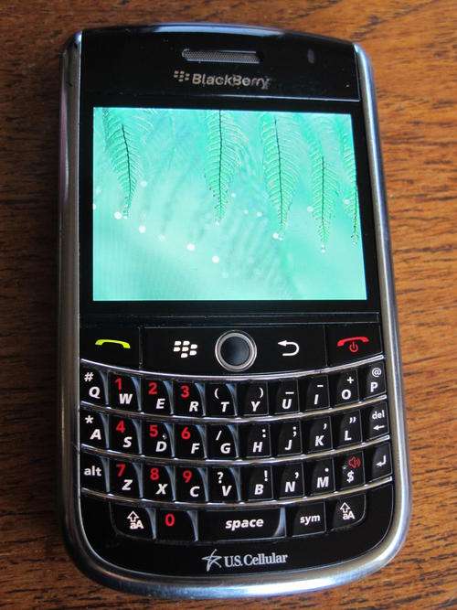 EXCELLENT CONDITION!!Genuine Blackberry TOUR 9630 !!*100% Working*IN STOCK*OPEN TO ALL SA NETWORKS!