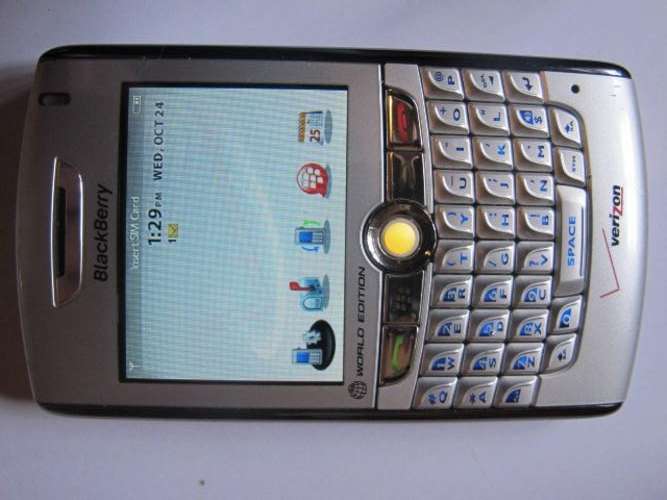 Genuine! BLACKBERRY BOLD 8830  BBM AND EMAIL ETC. EXCELLENT CONDITION!!