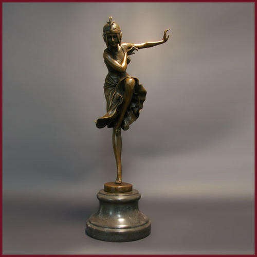 BEUTIFUL ART NOUVEAU 1900 BRONZE SCULPTURE Signed by D.H.Chiparus.