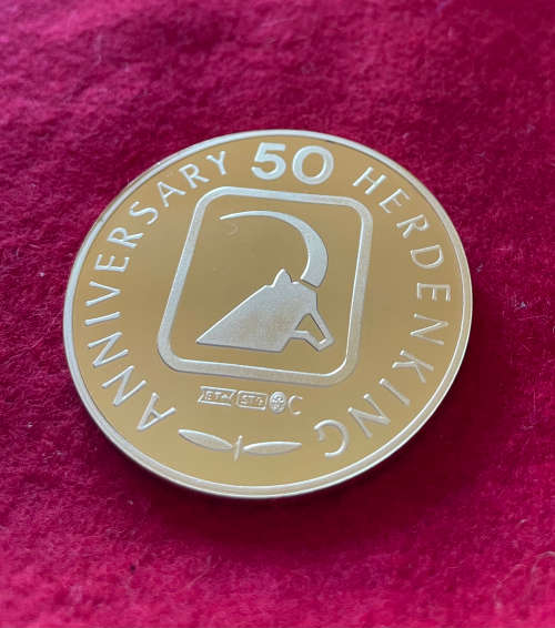 50th Anniversary Wildlife Medal 45mm Gilded Silver  (Giraffe)