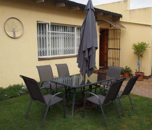 Patio/Garden Furniture Set (6 seater), umbrella included (Collection JHB only)