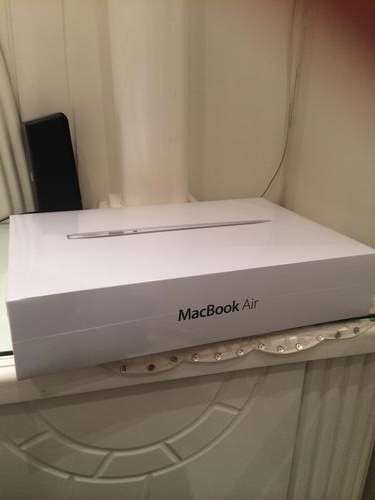 *BRAND NEW SEALED* MacBook Air MD 711