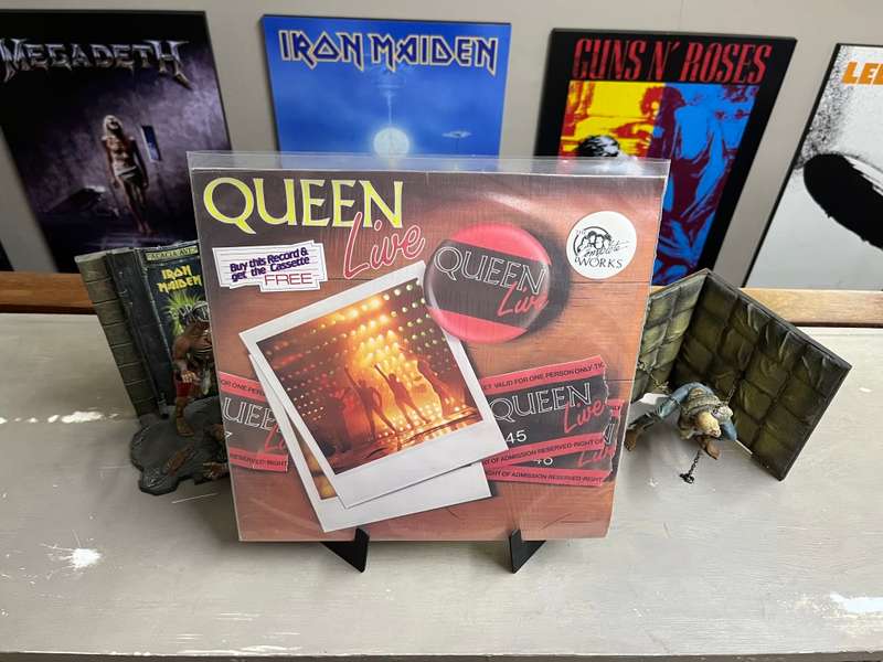 Queen - Live vinyl record (VG+)