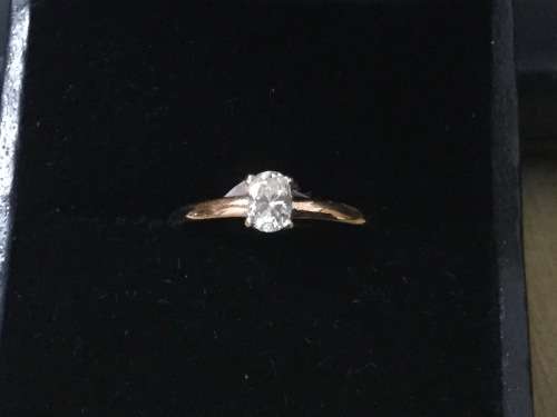 Solid 9 ct Rosegold Certified Oval Diamond Top Colour 0.32ct OVAL Color I Si2 Valued R29.700