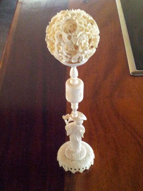 IVORY MASTER CRAFTMENSHIP. 8 BALLS INSIDE ALL TURNING SEPERATELY 30CM HIGH