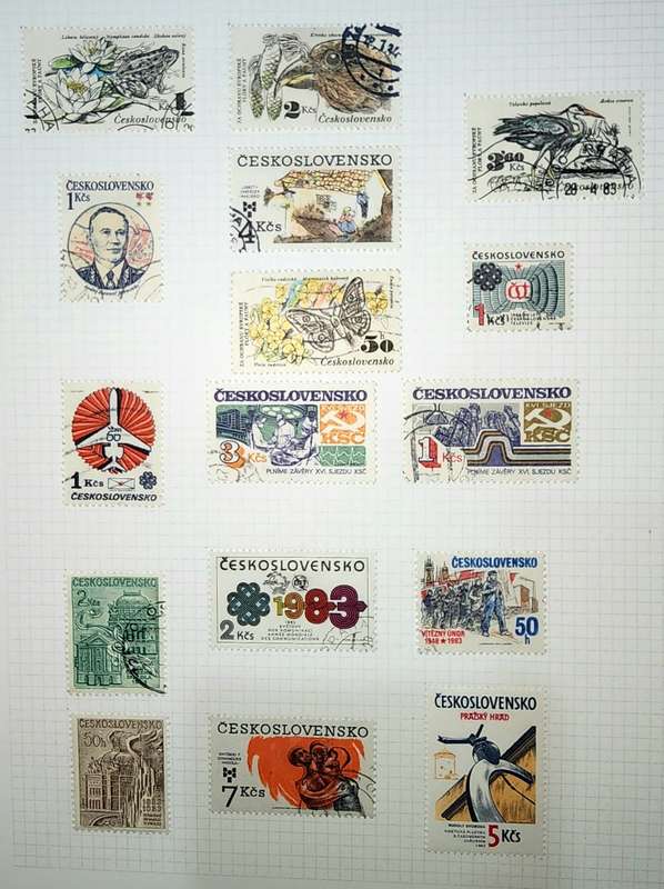 Box of 8x albums Russia and Czech mint complete sets