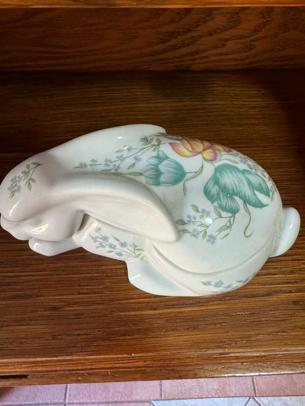 Elizabeth Arden sleeping rabbit trinket holder